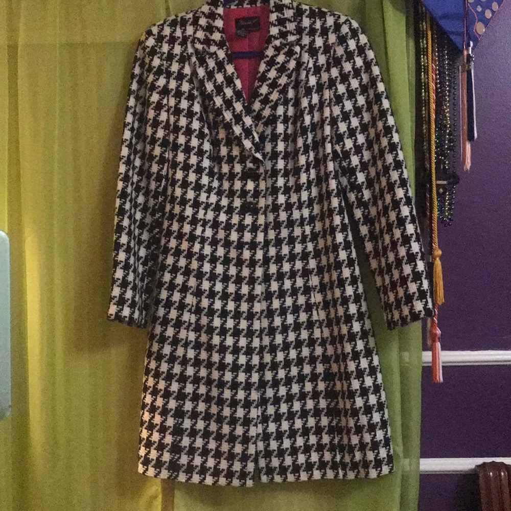 Houndstooth coat with pink lining